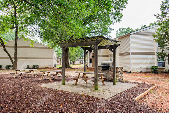 5518-w-market-ext0359