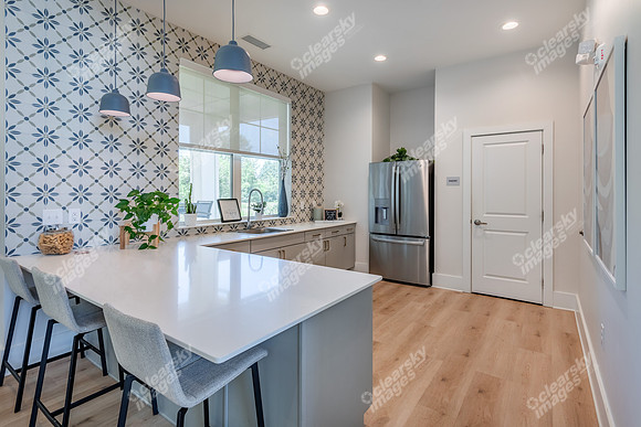 7030-parkway-int0474