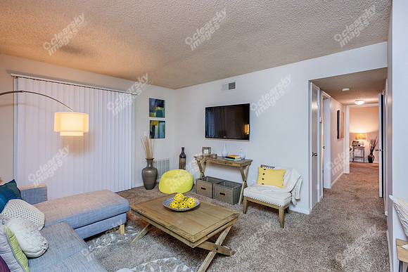 5518-w-market-int9991