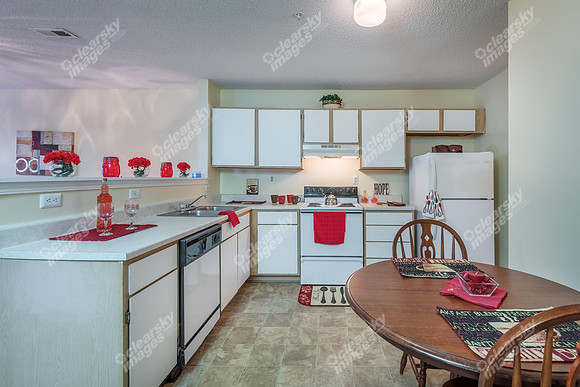cypress-run-columbia-apts-int-6047