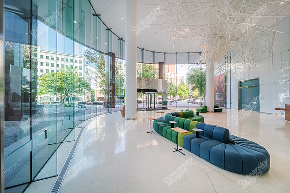 1349-w-peachtree-int1652