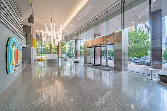 1349-w-peachtree-int1752