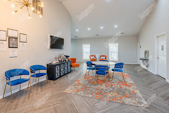2295-pineview-int1455