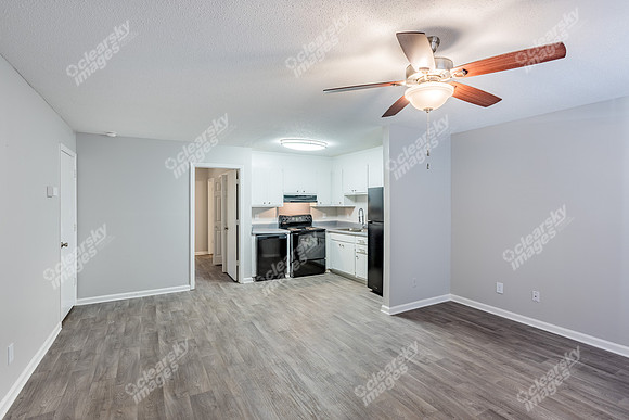 2295-pineview-int1470