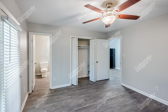 2295-pineview-int1485