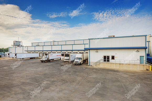 110-plugs-drive-bldg-ext-6340