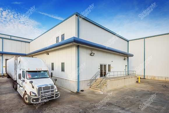 110-plugs-drive-bldg-ext-6328