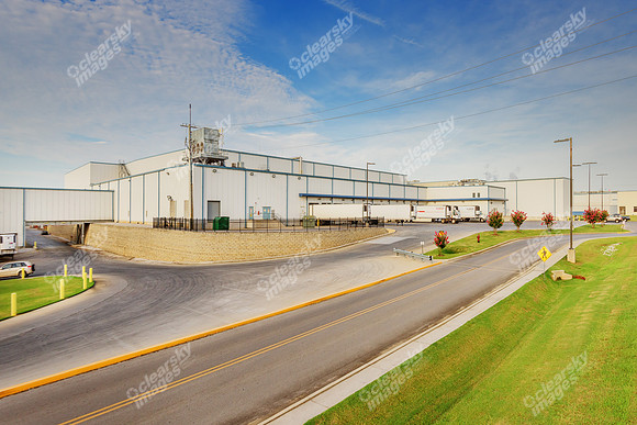 110-plugs-drive-bldg-ext-6277
