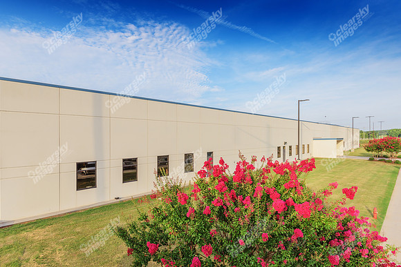 110-plugs-drive-bldg-ext-6202
