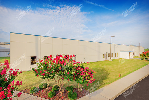 110-plugs-drive-bldg-ext-6196