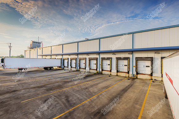 110-plugs-drive-bldg-ext-6127