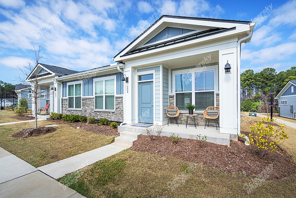 2421-sanders-ext8296