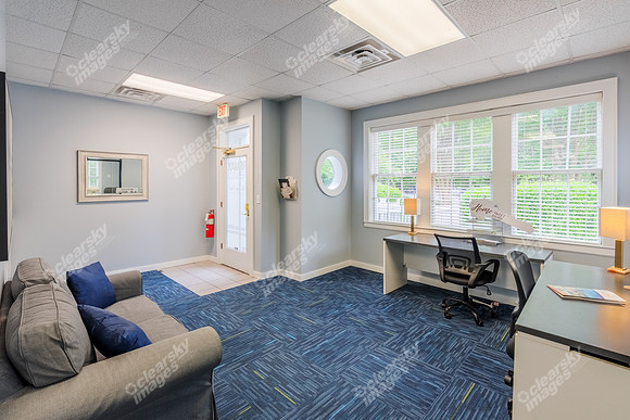 100-n-harbor-int2503