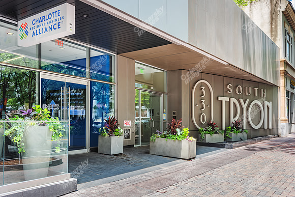 330-s-tryon-ext2815