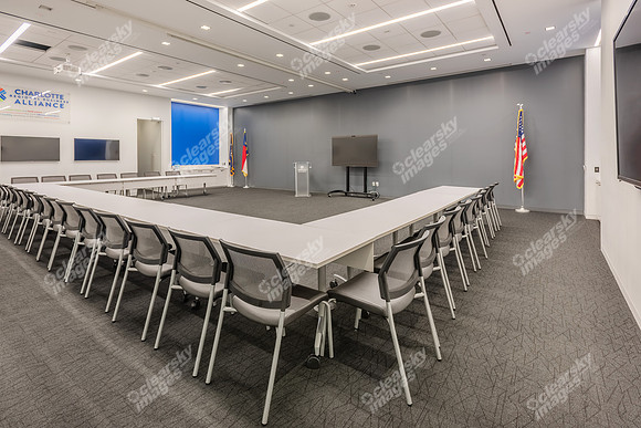 330-s-tryon-int2656