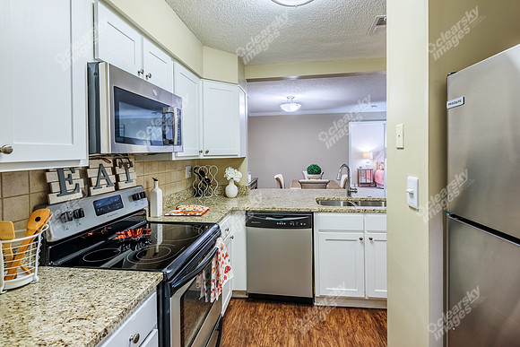 517-w-8th-int3344