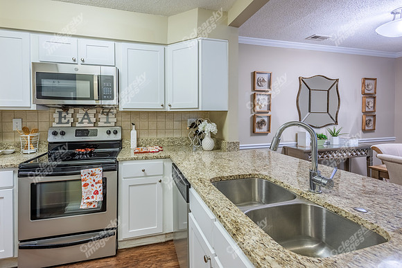 517-w-8th-int3359