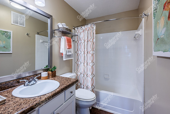 517-w-8th-int3374