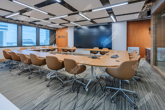 200-s-tryon-int3784