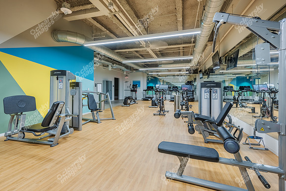 200-s-tryon-int3955