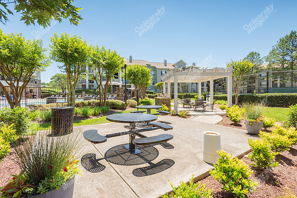14360-wynhollow-ext-1925