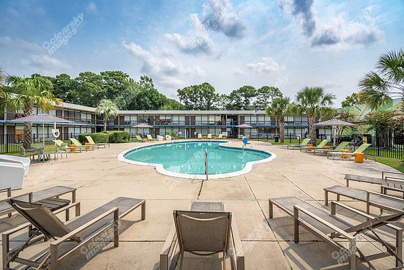 4903-market-ext8383