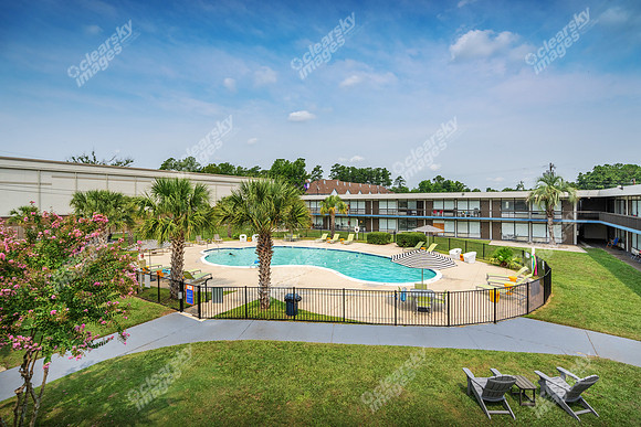 4903-market-ext8671
