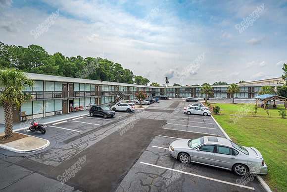4903-market-ext8875