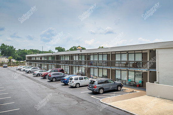 4903-market-ext8986