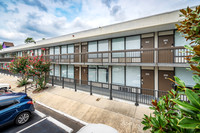 4903-market-ext8932