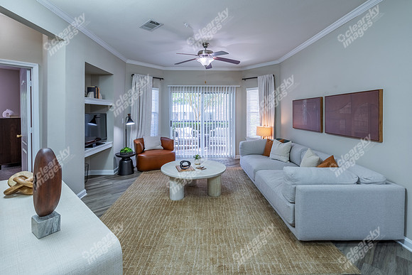 14360-wynhollow-int3953