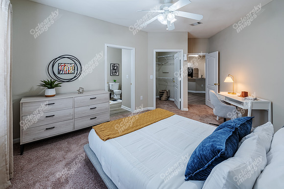 14360-wynhollow-int4118