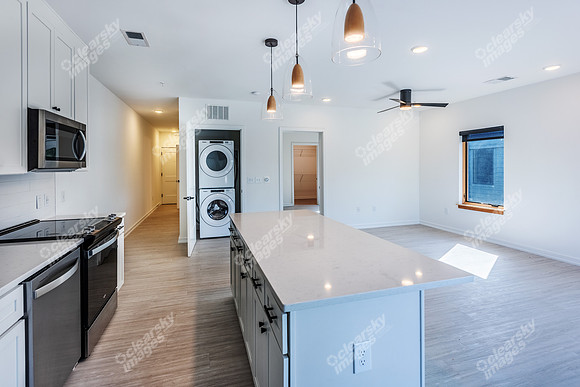 730-e-36th-int8146