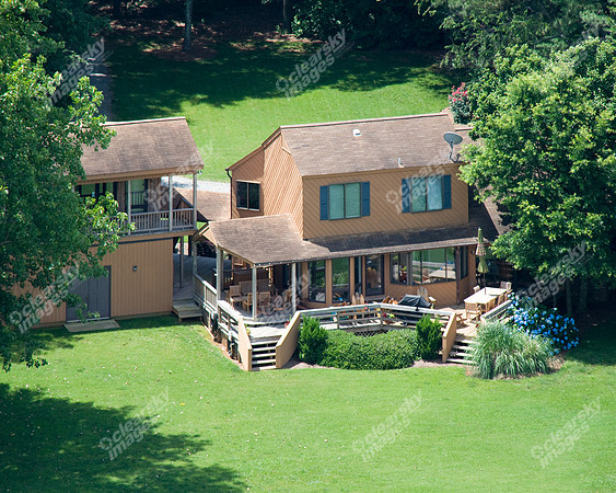 clutter-lake-home-999