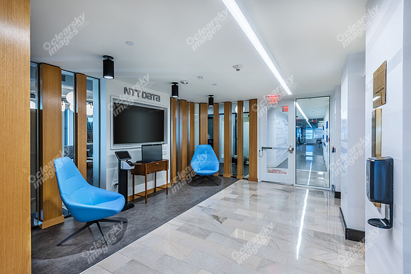 212-s-tryon-int7271