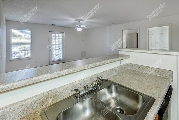 401-willing-lakes-int5576
