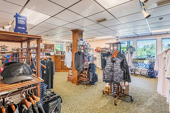 1288-country-club-int8165