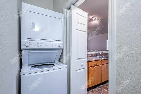401-willing-lakes-int6065