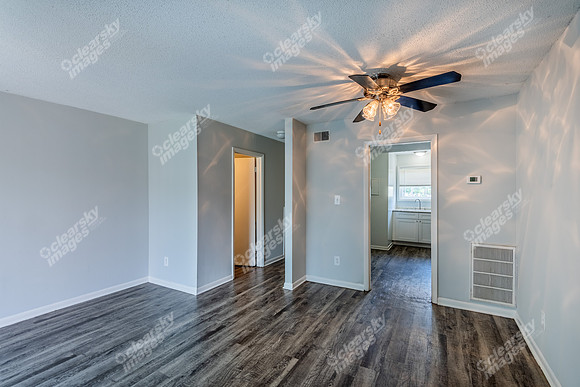 301-village-dr-int8536