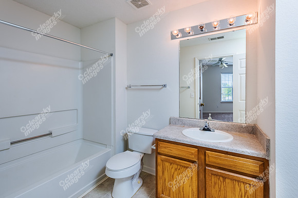401-willing-lakes-int5671