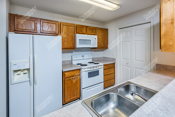 401-willing-lakes-int5591