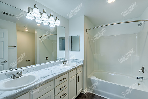 812-crescent-int5893