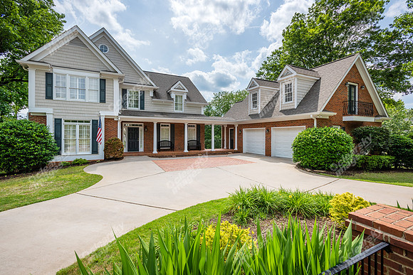 100-n-peachtree-area8114