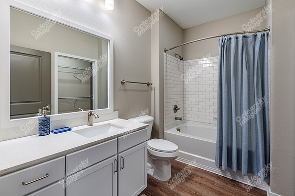 11-parkland-int2290