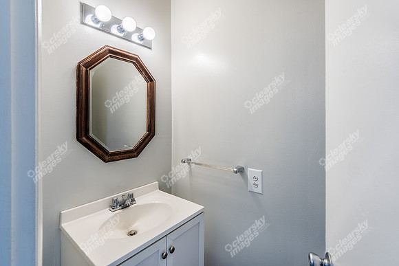 301-village-dr-int8546