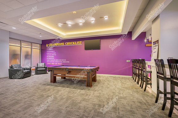 football-locker-room-int-5287