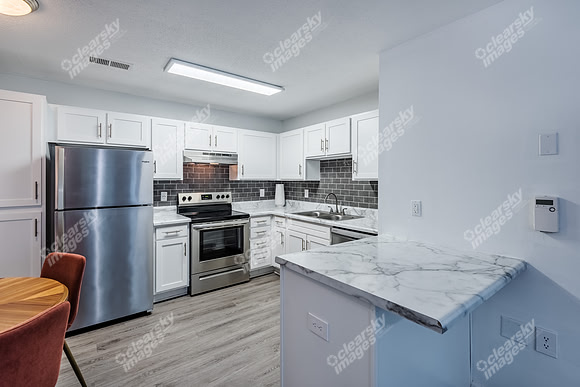 812-crescent-int5678