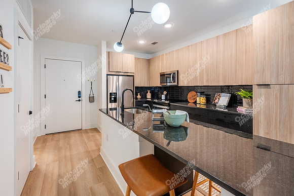 536-w-tremont-int3708