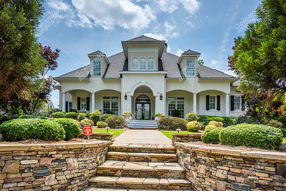 100-n-peachtree-area8057