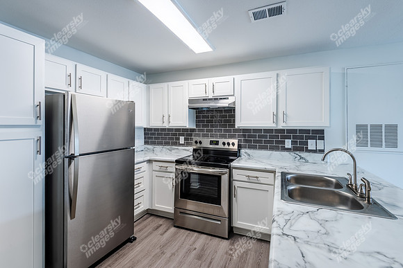 812-crescent-int5813
